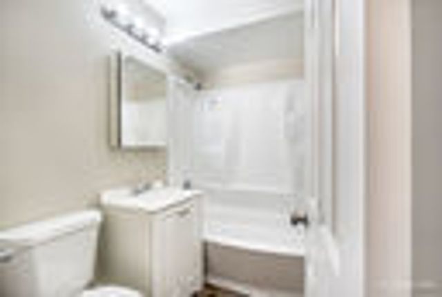 7005 W Gunnison Street 2C, Harwood Heights, IL 60706