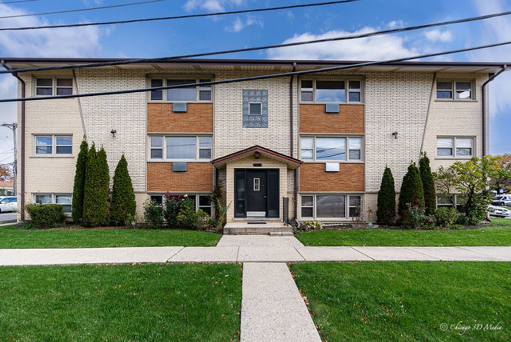 7005 W Gunnison Street 2C, Harwood Heights, IL 60706