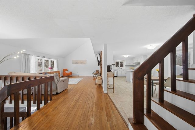 3 Oxyoke Dr, Methuen, MA 01844