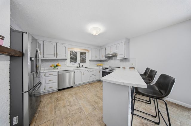 3 Oxyoke Dr, Methuen, MA 01844