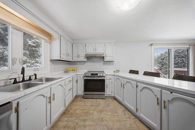 3 Oxyoke Dr, Methuen, MA 01844