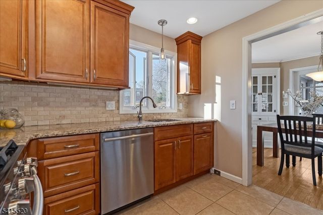 241 Evergreen Ct, Mountainside Boro, NJ 07092