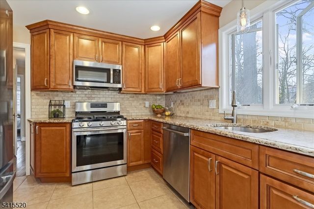 241 Evergreen Ct, Mountainside Boro, NJ 07092