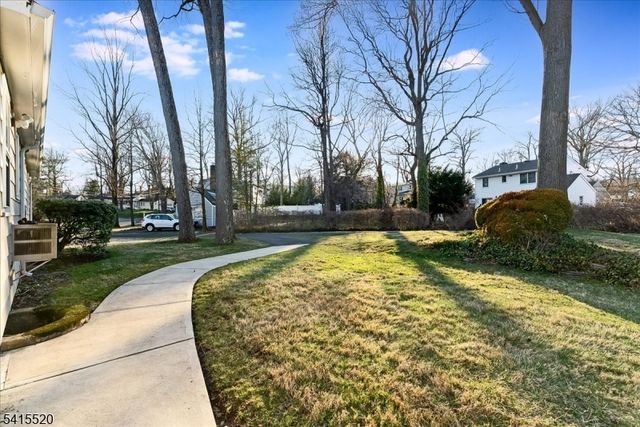 241 Evergreen Ct, Mountainside Boro, NJ 07092