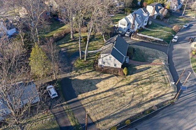 241 Evergreen Ct, Mountainside Boro, NJ 07092