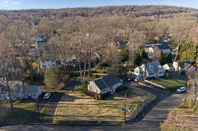241 Evergreen Ct, Mountainside Boro, NJ 07092