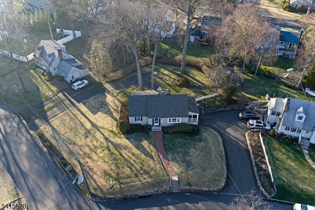 241 Evergreen Ct, Mountainside Boro, NJ 07092