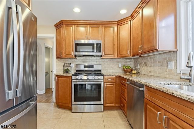 241 Evergreen Ct, Mountainside Boro, NJ 07092