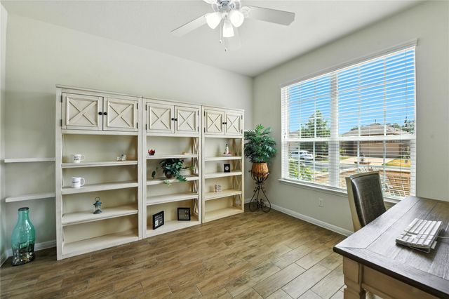 107 Calhoun LN, Georgetown, TX 78633