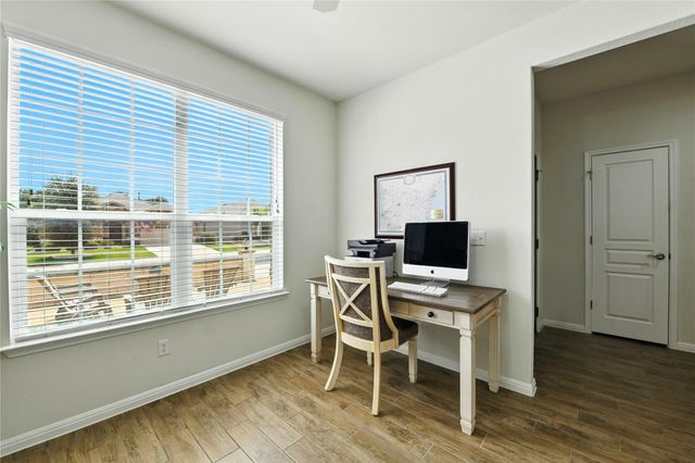 107 Calhoun LN, Georgetown, TX 78633