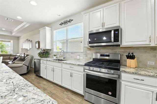 107 Calhoun LN, Georgetown, TX 78633