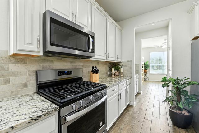 107 Calhoun LN, Georgetown, TX 78633