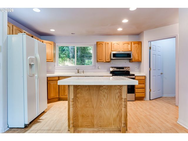 667 KAMAPHEEMA Pl, Eugene, OR 97405