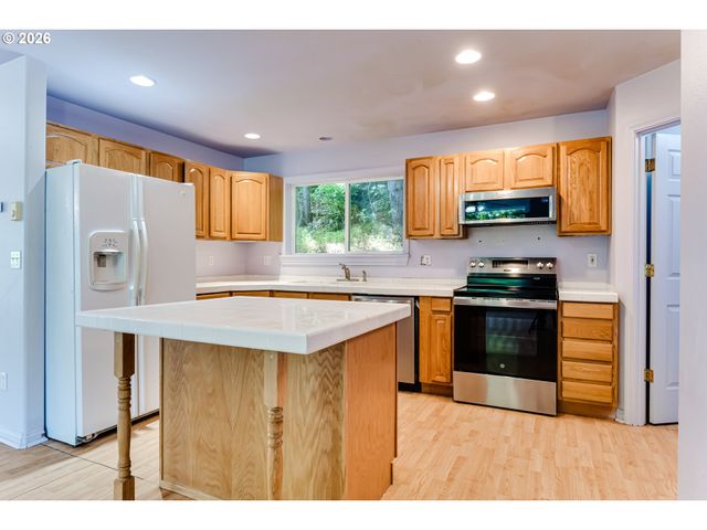 667 KAMAPHEEMA Pl, Eugene, OR 97405