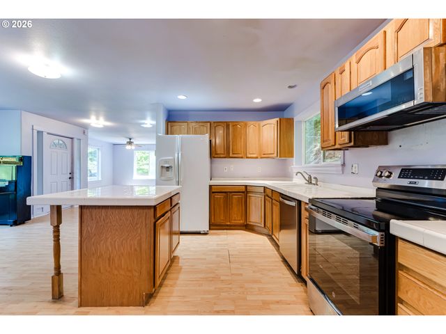 667 KAMAPHEEMA Pl, Eugene, OR 97405