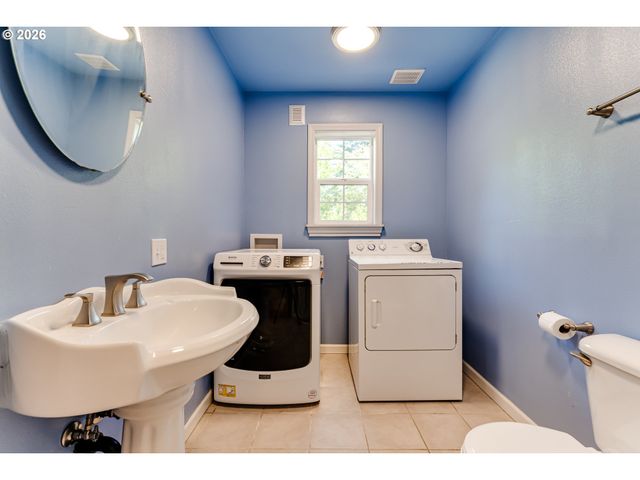 667 KAMAPHEEMA Pl, Eugene, OR 97405