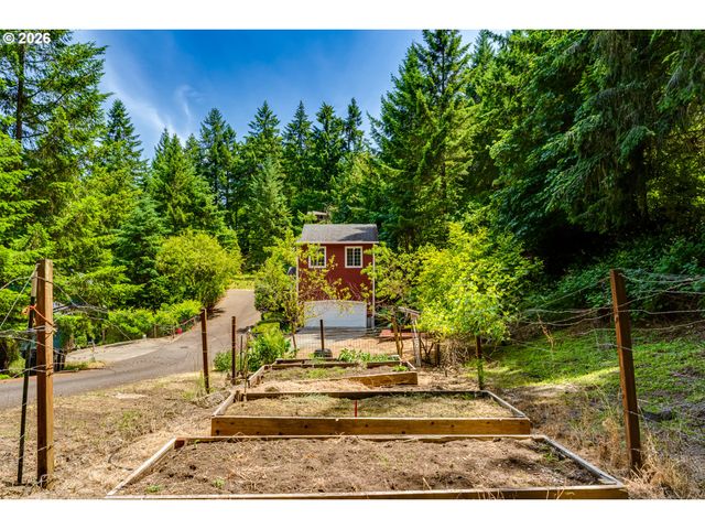 667 KAMAPHEEMA Pl, Eugene, OR 97405