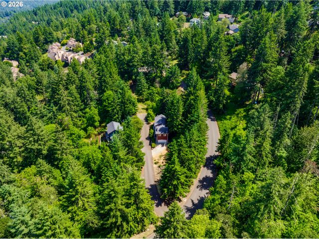 667 KAMAPHEEMA Pl, Eugene, OR 97405