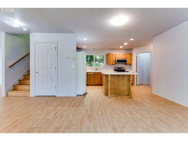 667 KAMAPHEEMA Pl, Eugene, OR 97405