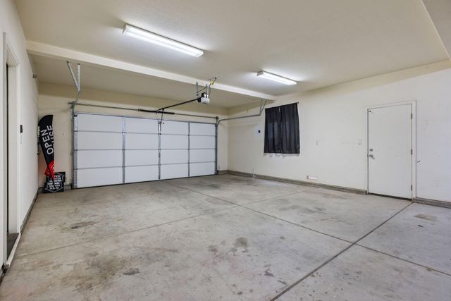 4112 W Clinton Court, Visalia, CA 93291