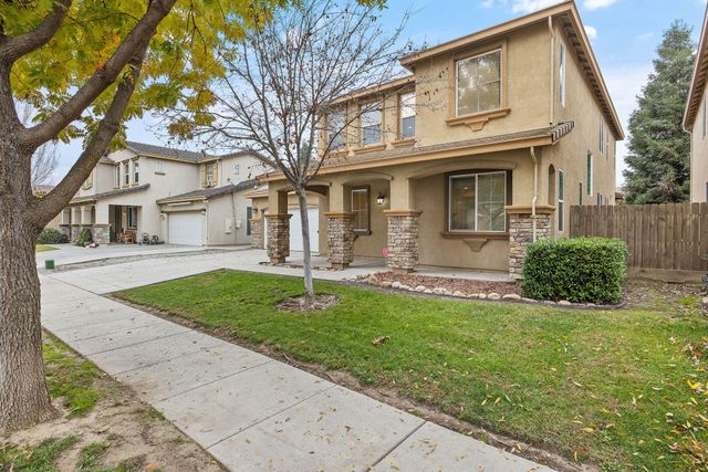 4112 W Clinton Court, Visalia, CA 93291