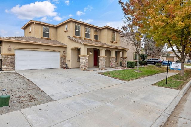 4112 W Clinton Court, Visalia, CA 93291