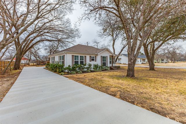 305 W Trinity Street, Forney, TX 75126