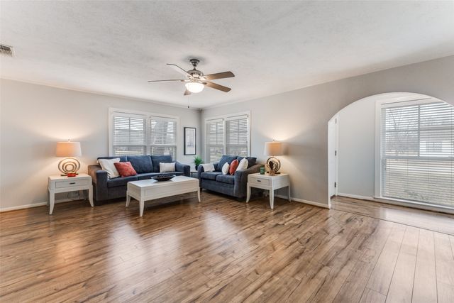 305 W Trinity Street, Forney, TX 75126