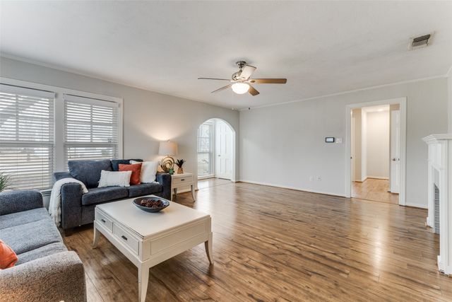 305 W Trinity Street, Forney, TX 75126