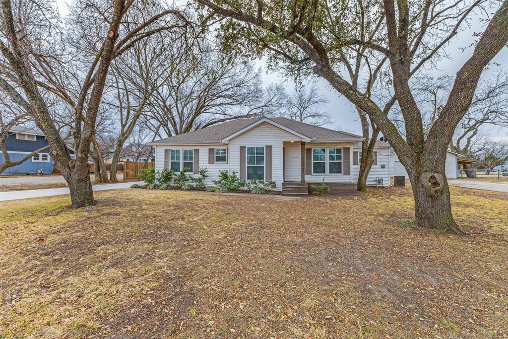 305 W Trinity Street, Forney, TX 75126