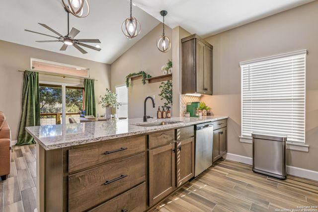 1188 LAKESHORE DR, Canyon Lake, TX 78133