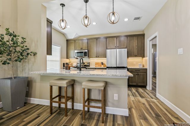 1188 LAKESHORE DR, Canyon Lake, TX 78133