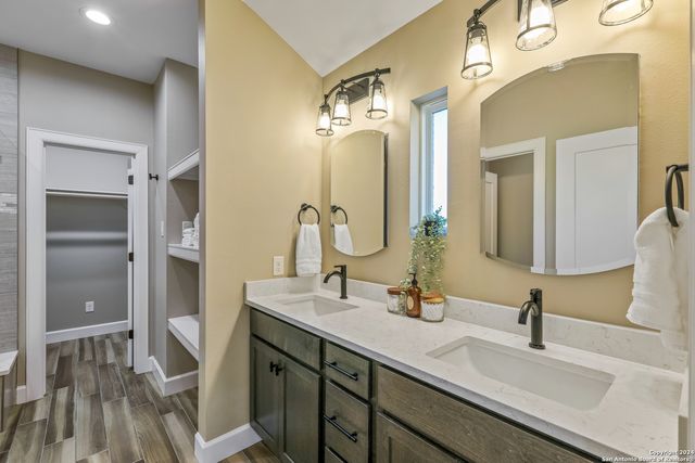 1188 LAKESHORE DR, Canyon Lake, TX 78133