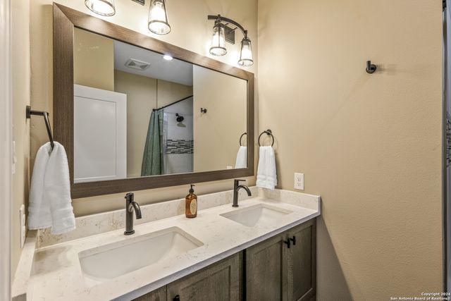 1188 LAKESHORE DR, Canyon Lake, TX 78133