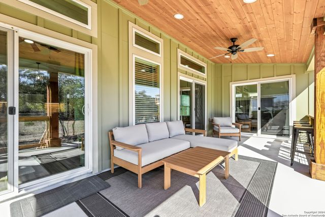 1188 LAKESHORE DR, Canyon Lake, TX 78133