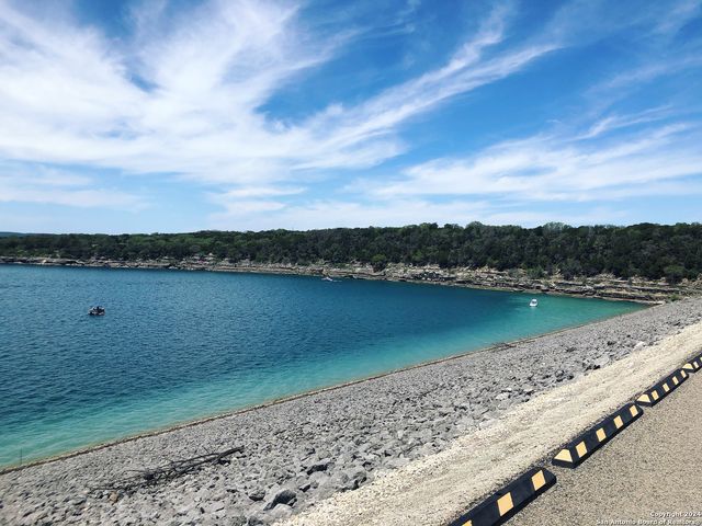 1188 LAKESHORE DR, Canyon Lake, TX 78133