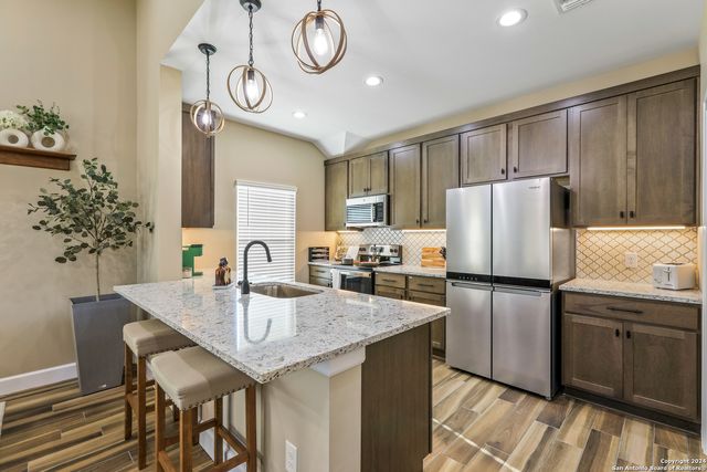 1188 LAKESHORE DR, Canyon Lake, TX 78133