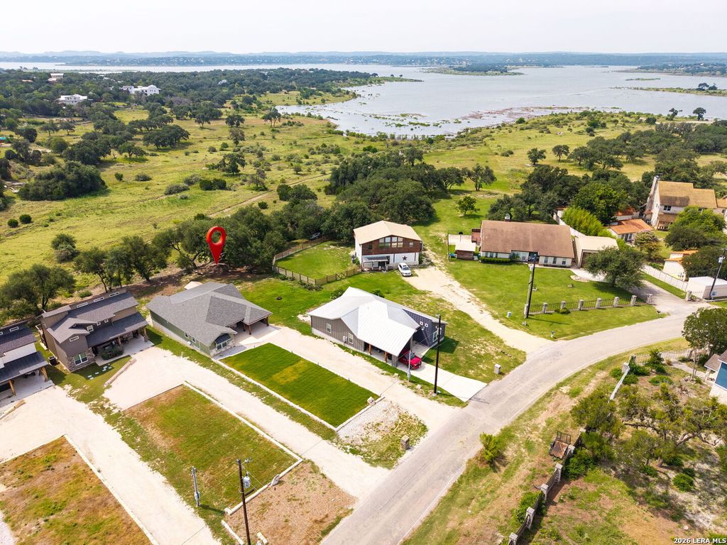 1188 LAKESHORE DR, Canyon Lake, TX 78133