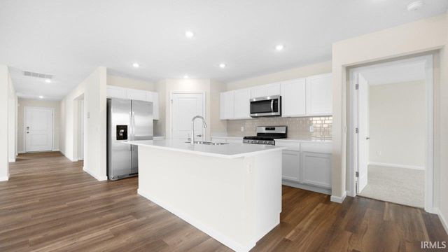 1072 Butler Lake Court, Fort Wayne, IN 46818