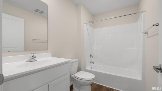 1072 Butler Lake Court, Fort Wayne, IN 46818