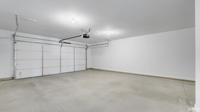 1072 Butler Lake Court, Fort Wayne, IN 46818