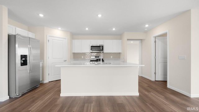 1072 Butler Lake Court, Fort Wayne, IN 46818