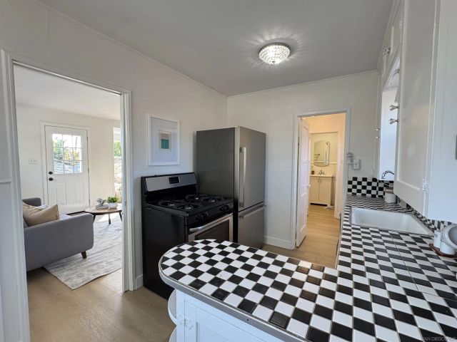 2850 Highland Dr., Carlsbad, CA 92008