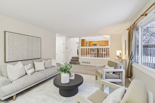 8833 Luin Drive, Clive, IA 50325