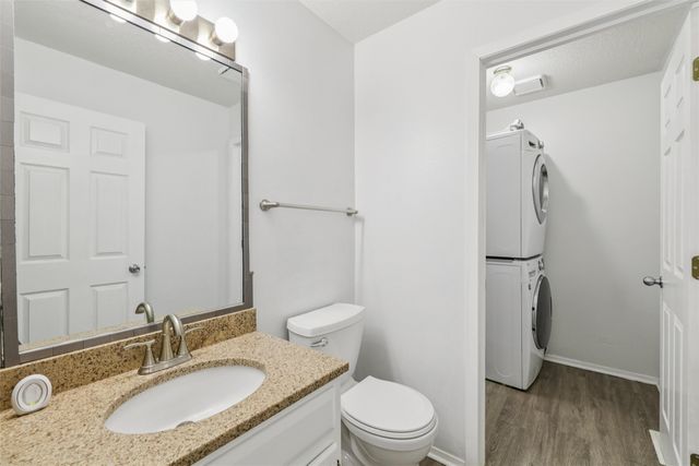 8833 Luin Drive, Clive, IA 50325