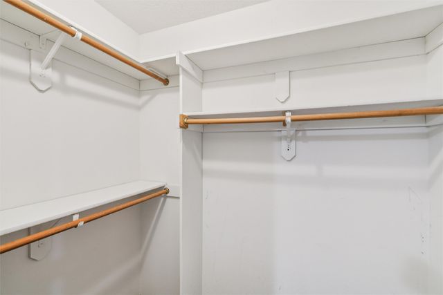 8833 Luin Drive, Clive, IA 50325