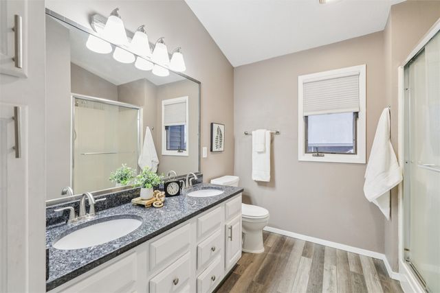 8833 Luin Drive, Clive, IA 50325