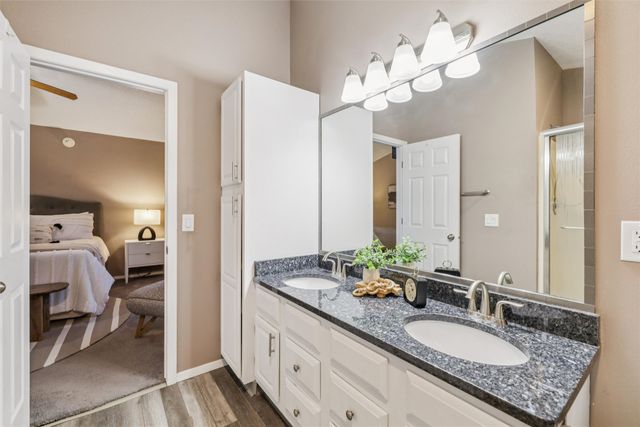 8833 Luin Drive, Clive, IA 50325