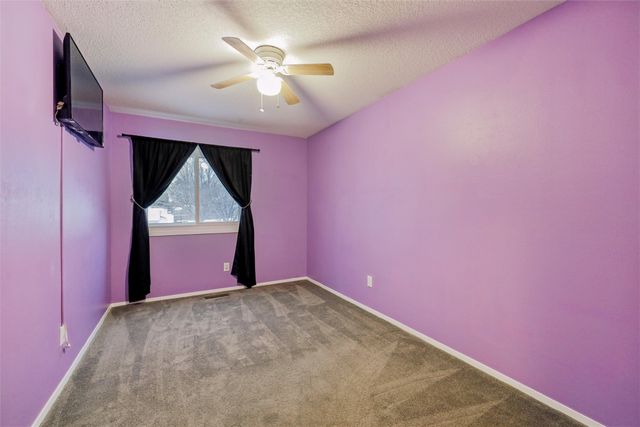 8833 Luin Drive, Clive, IA 50325