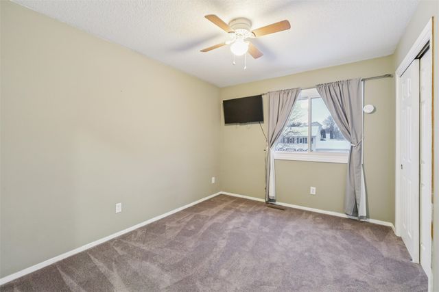 8833 Luin Drive, Clive, IA 50325